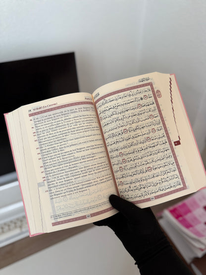 Le Noble Coran et la traduction en langue française de ses sens bilingue français-arabe avec index - Edition de luxe couverture cartonnée en cuir rose clair